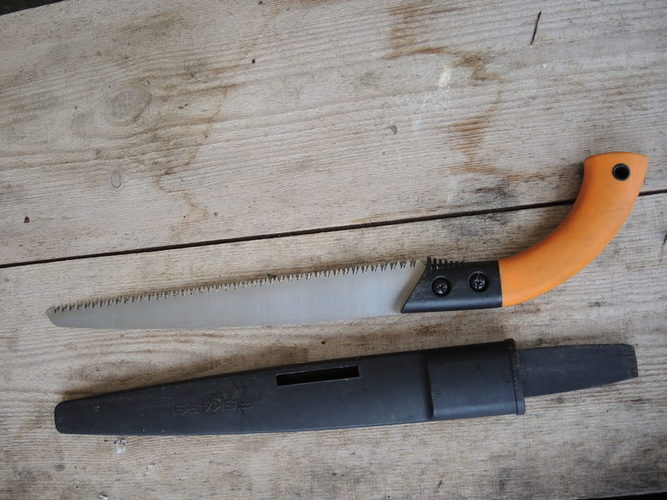 Sodininko pjūklas su dėklu