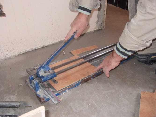 Plytelių nurėžimas rėžtuku