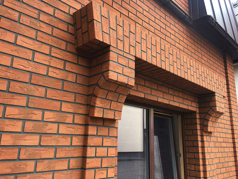 fasado apdaila lanksčiomis plytelėmis