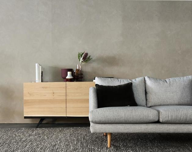 Pilka sofa