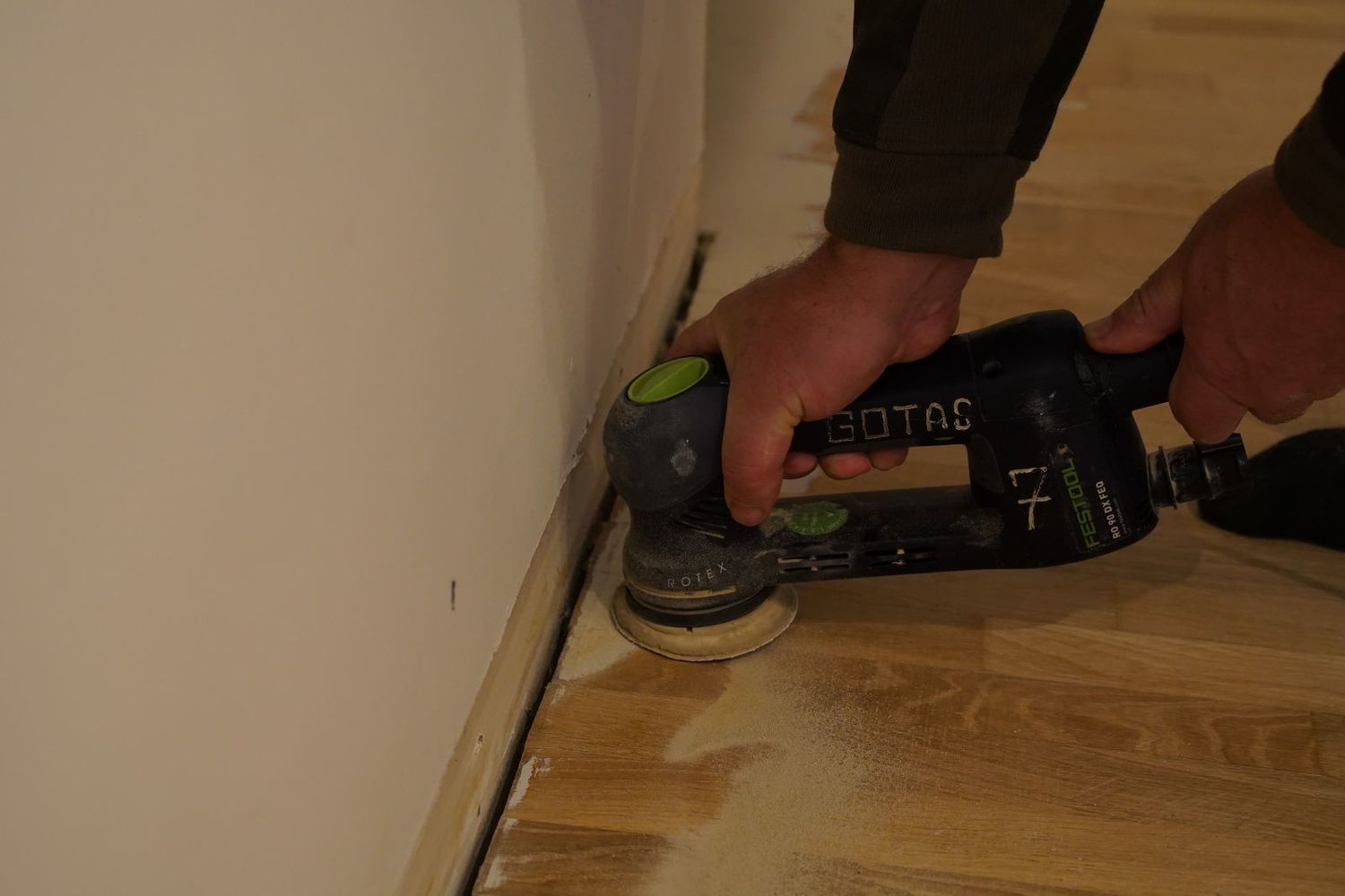 grindų kraštų šlifavimas