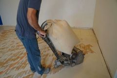 medinių grindų šlifavimas