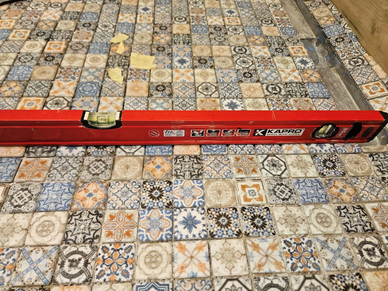 mozaikiniu_plyteliu_klijavimas