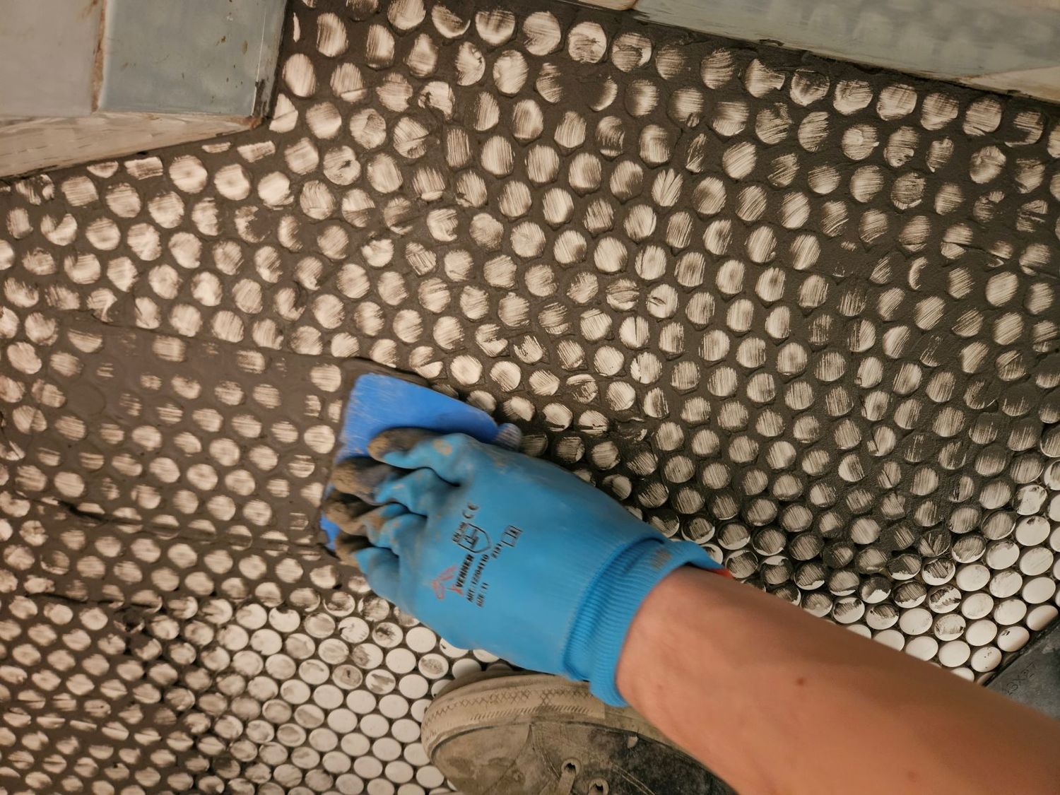 plyteliu_tarpu_fugavimas