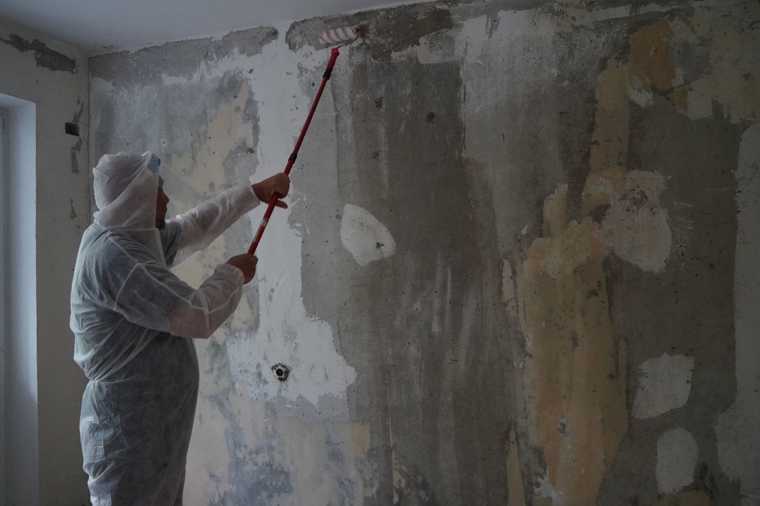 sienu_paruosimas_plyteliu_klijavimui