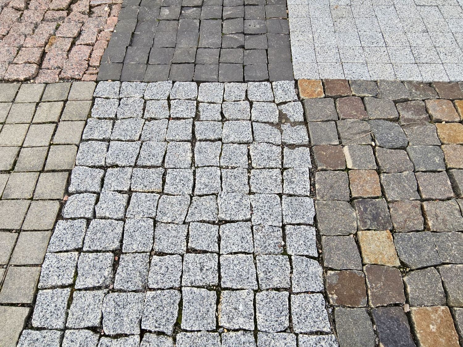 akmeniniu_trinkeliu_klojimas