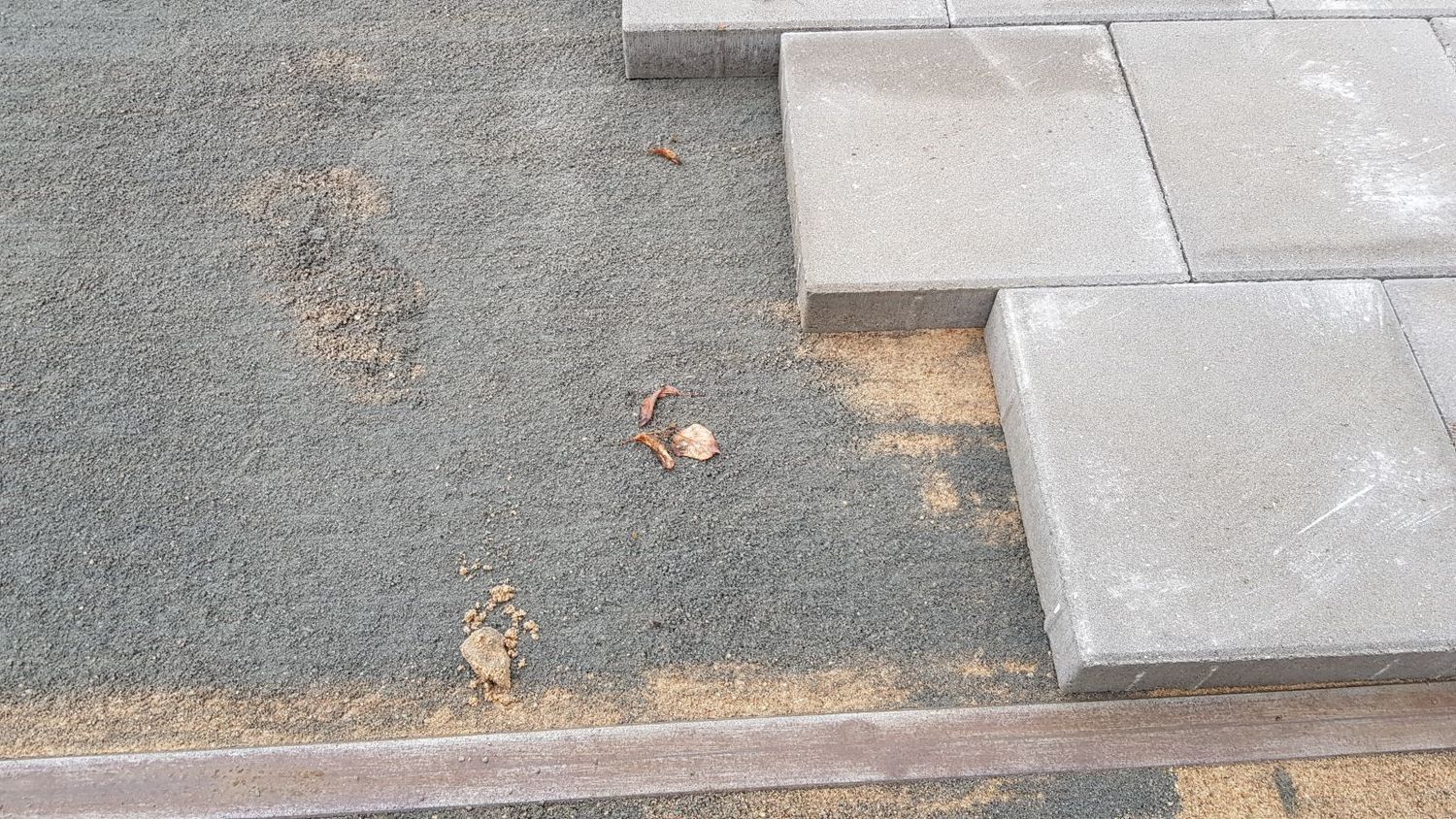 trinkeliu_klojimas_ant_smelio