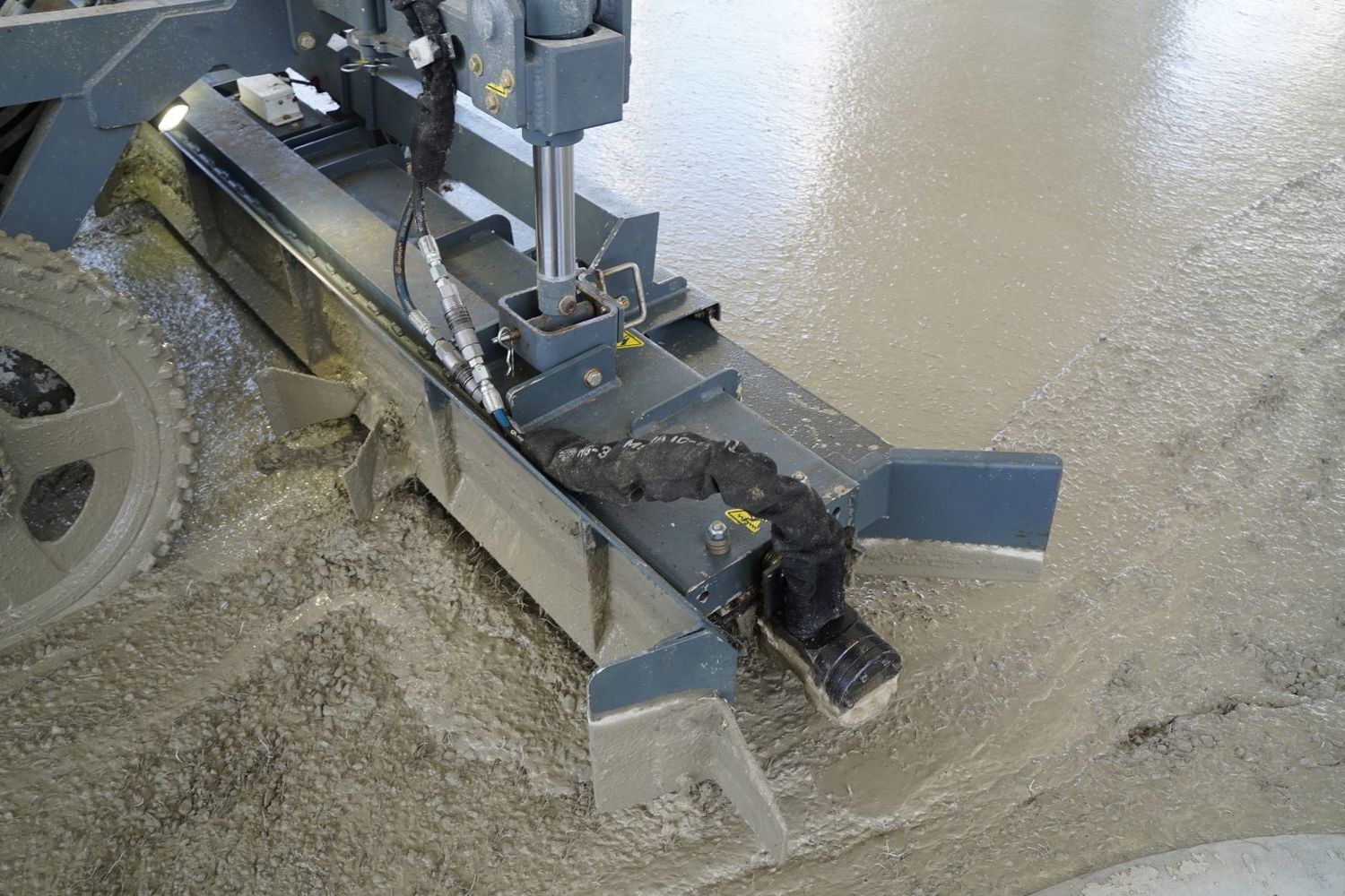 trinkeliu_klojimas_ant_betono_