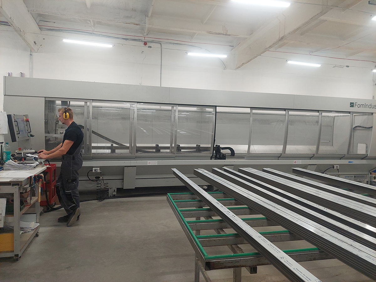 stiklo aliuminio fasado profiliai