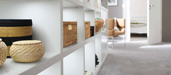 led apšvietimas balduose