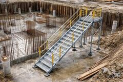 mobilūs laiptai statybvietėms