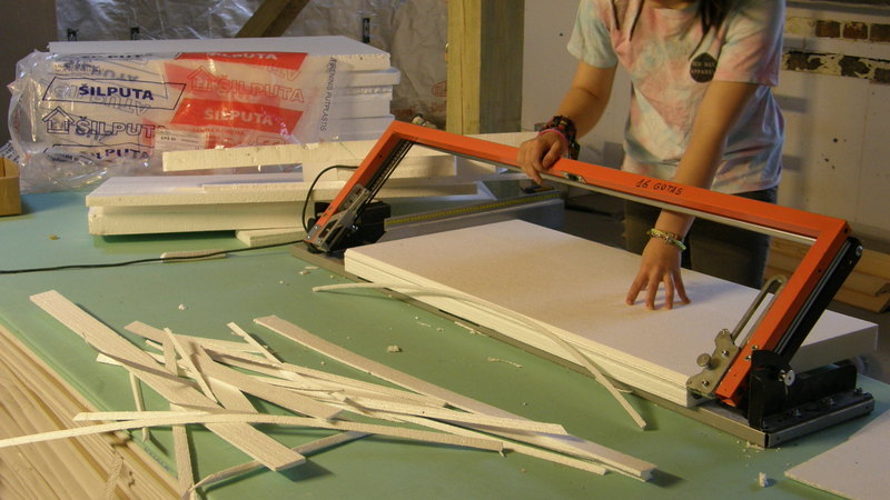 Polistireninio putplasčio įžambinis pjautymas