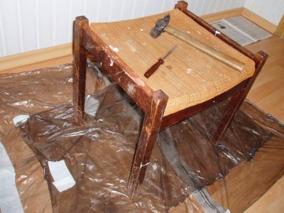 Pasinaudokite atsuktuvu ir plaktuku