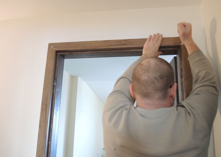 Vidaus durų apvadų formavimas Vidaus durų apvadų formavimas