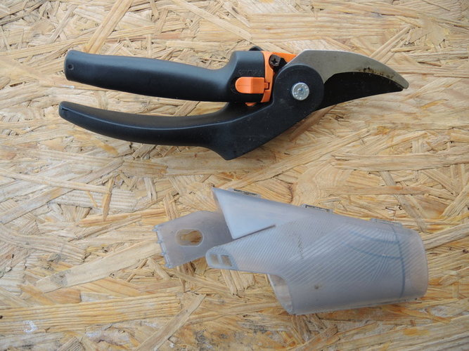 Sekatorius su dėklu