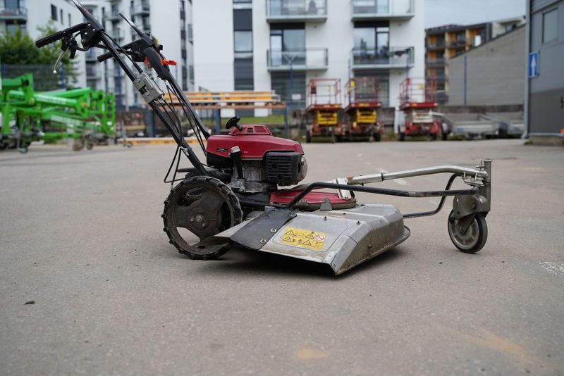 Savaeigės žoliapjovės nuoma Kaune